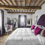 - Viola Villa Sarteano