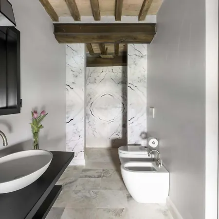 - Viola Villa Sarteano
