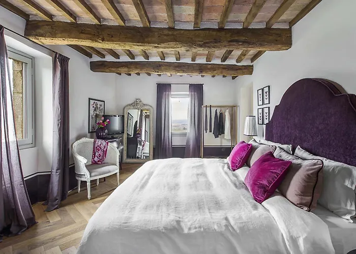 - Viola Villa Sarteano